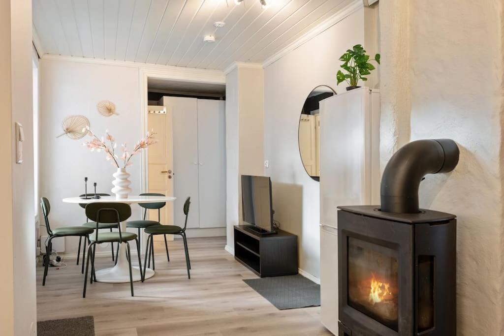 Central Apartment With Balcony, Self-Check In & Private Entrance Bergen Kültér fotó