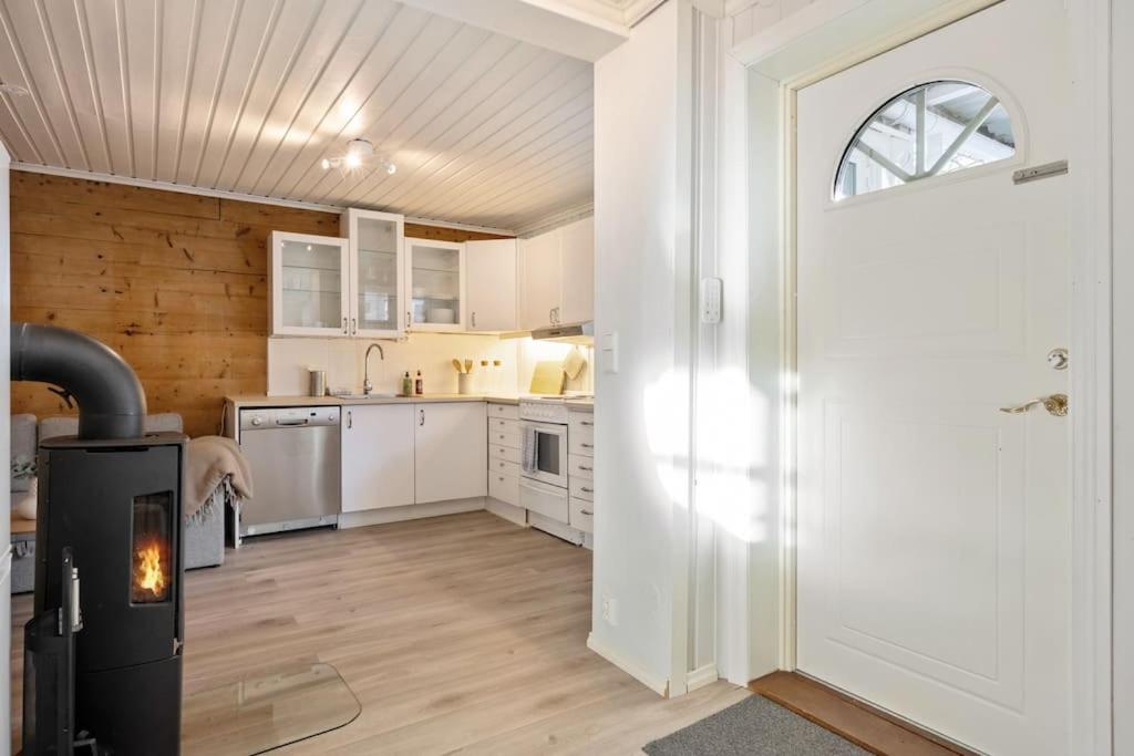 Central Apartment With Balcony, Self-Check In & Private Entrance Bergen Kültér fotó