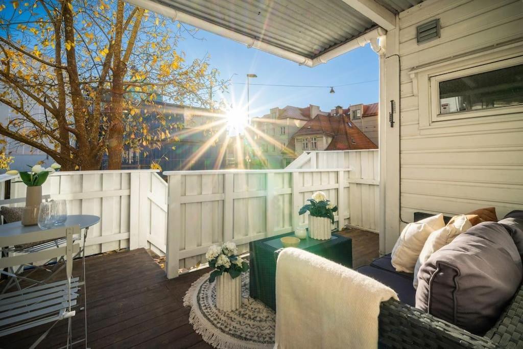 Central Apartment With Balcony, Self-Check In & Private Entrance Bergen Kültér fotó